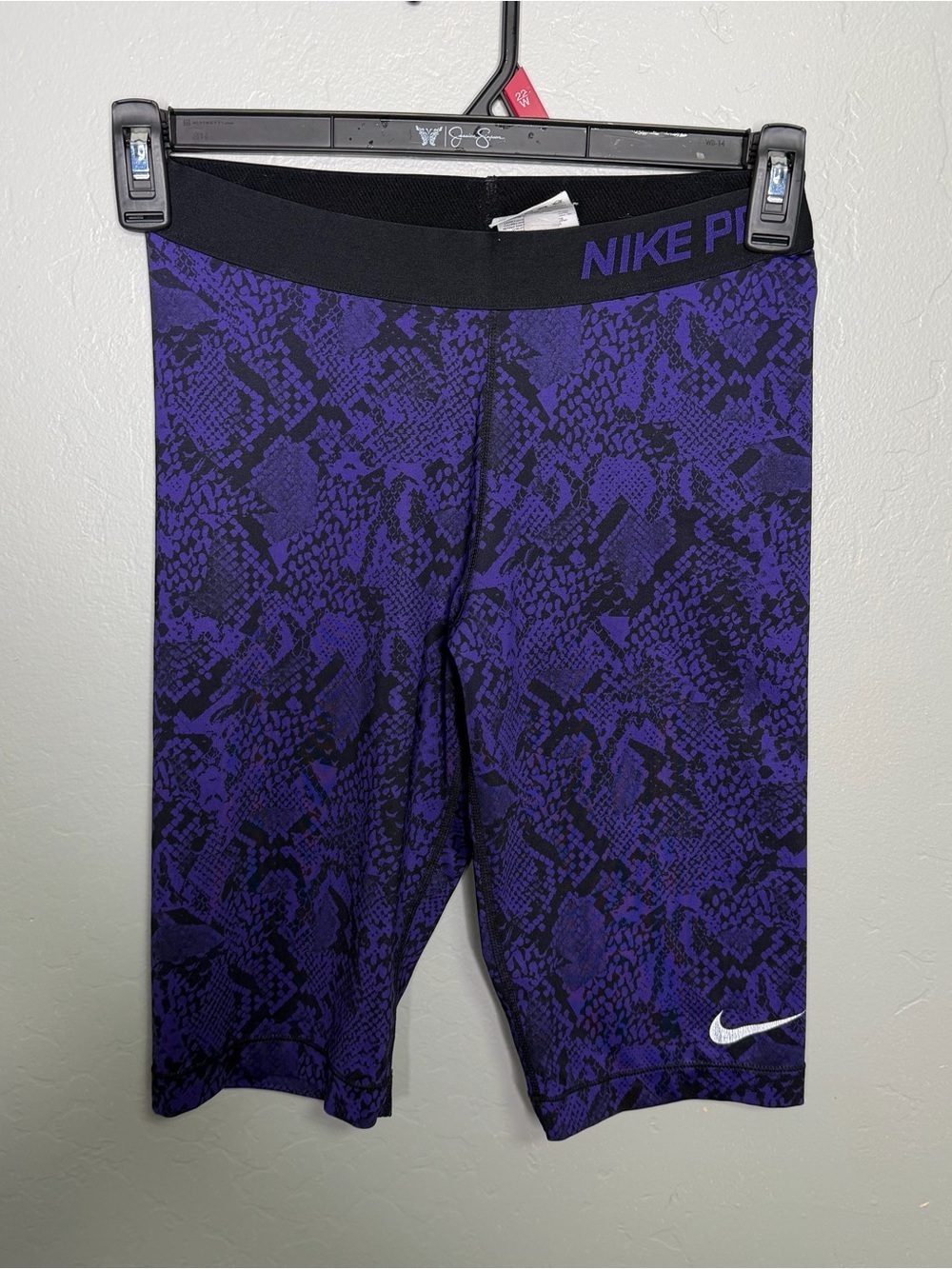 Nike Pro Womens Purple Zebra Print
Biker Shorts Workout Gym Running Sz M